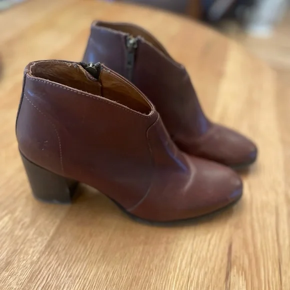 Frye Boots - Picture 3 of 9